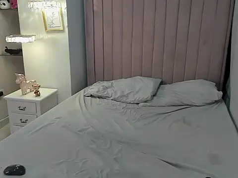 Snapshot of CandySays chatting on 10.29.25 CandySays online show from 10.29.25