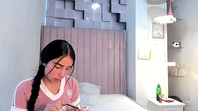 Snapshot of CandySays chatting on 11.07.25 CandySays online show from 11.07.25