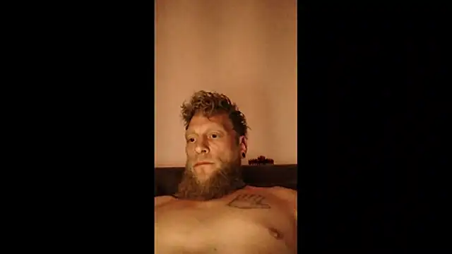 Snapshot of M6I6K6E@xh chatting on 05.17.26 M6I6K6Exh online show from 05.17.26