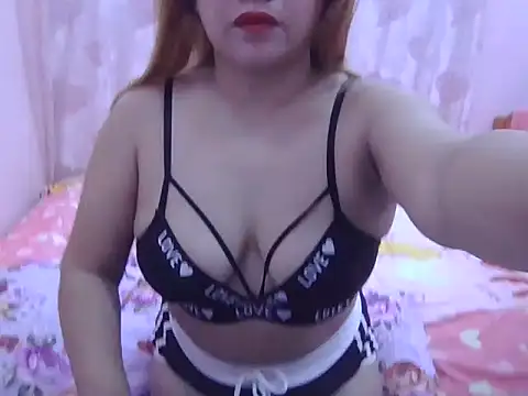 Snapshot of WildPussy4uxx chatting on 06.24.26 WildPussy4uxx online show from 06.24.26
