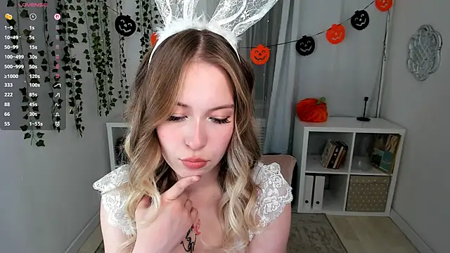 LanaRoselle online show from 10.31.25