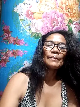 Snapshot of ImYourWoman_55 chatting on 10.06.25 ImYourWoman 55 online show from 10.06.25