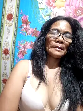 Snapshot of ImYourWoman_55 chatting on 10.09.25 ImYourWoman 55 online show from 10.09.25