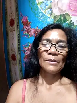 Snapshot of ImYourWoman_55 chatting on 10.12.25 ImYourWoman 55 online show from 10.12.25