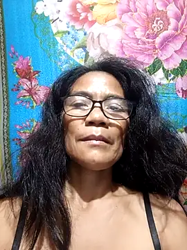 Snapshot of ImYourWoman_55 chatting on 10.23.25 ImYourWoman 55 online show from 10.23.25