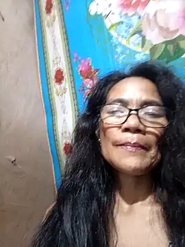 Snapshot of ImYourWoman_55 chatting on 10.24.25 ImYourWoman 55 online show from 10.24.25