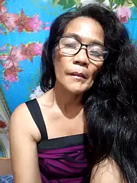 Snapshot of ImYourWoman_55 chatting on 10.31.25 ImYourWoman 55 online show from 10.31.25