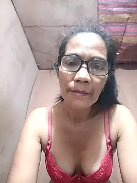 Snapshot of ImYourWoman_55 chatting on 11.16.25 ImYourWoman 55 online show from 11.16.25