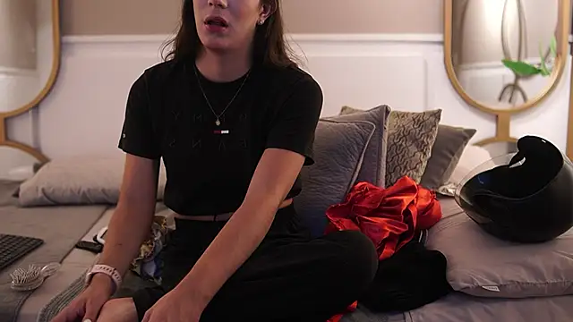 Ariaa Isabell online show from 11.28.25