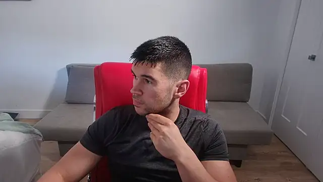 Snapshot of Sand0w chatting on 10.04.25 Sand0w online show from 10.04.25