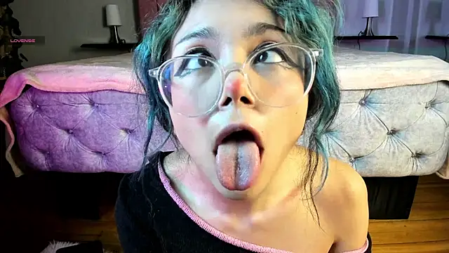 Snapshot of TerumiKitty chatting on 10.11.25 TerumiKitty online show from 10.11.25