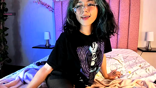 Snapshot of TerumiKitty chatting on 10.16.25 TerumiKitty online show from 10.16.25