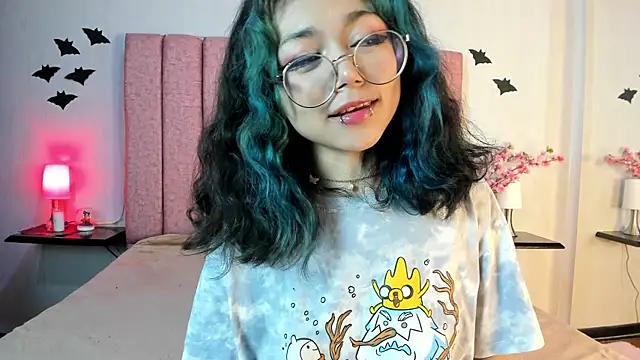 Snapshot of TerumiKitty chatting on 11.13.25 TerumiKitty online show from 11.13.25