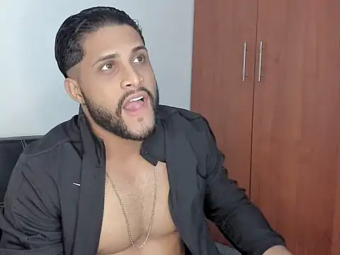 Snapshot of Pier_Simons chatting on 10.03.25 Pier Simons online show from 10.03.25