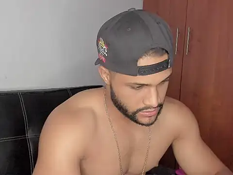 Snapshot of Pier_Simons chatting on 10.04.25 Pier Simons online show from 10.04.25