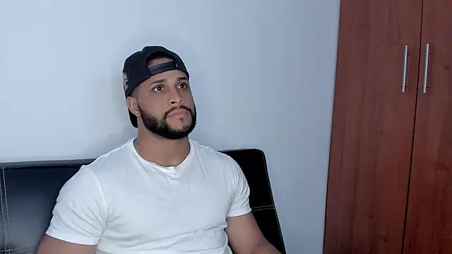 Snapshot of Pier_Simons chatting on 10.25.25 Pier Simons online show from 10.25.25