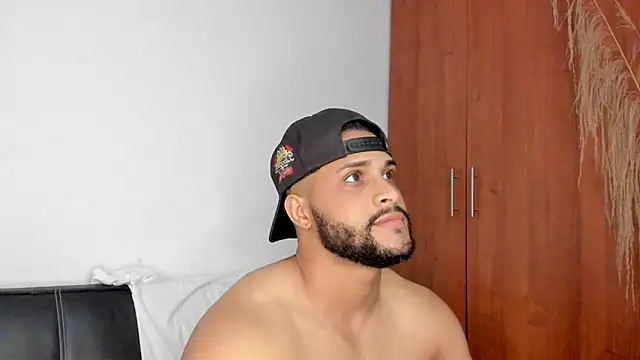 Snapshot of Pier_Simons chatting on 10.29.25 Pier Simons online show from 10.29.25