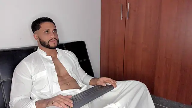 Snapshot of Pier_Simons chatting on 11.02.25 Pier Simons online show from 11.02.25