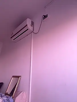 Max Rain online show from 10.12.25