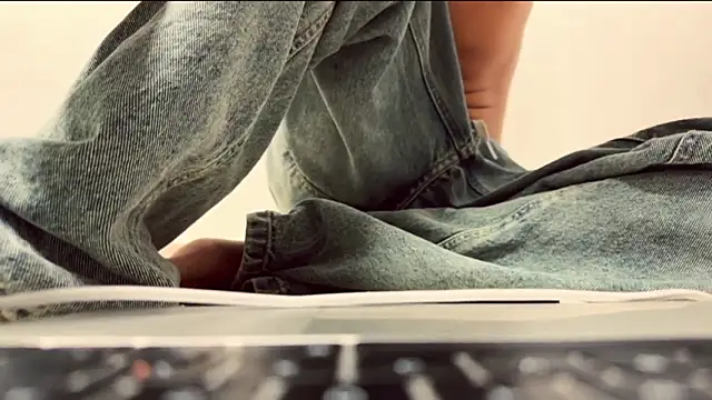 Max Rain online show from 10.20.25