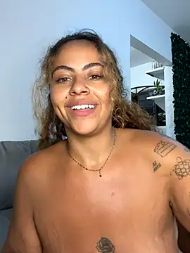 Snapshot of Chloe_Leaozinho chatting on 11.02.25 Chloe Leaozinho online show from 11.02.25