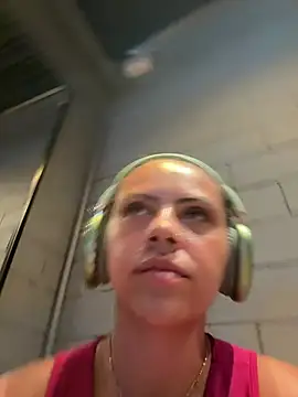 Chloe Leaozinho online show from 02.23.26