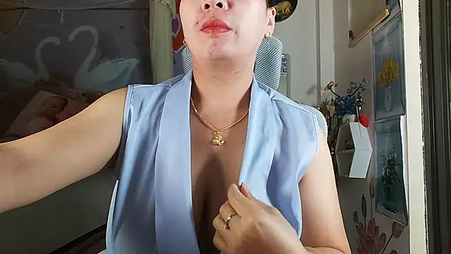 Snapshot of lyly_asian chatting on 07.17.26 lyly asian online show from 07.17.26