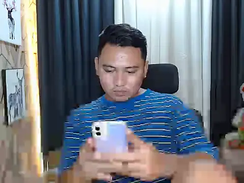 Snapshot of BicuriousExploer chatting on 11.12.25 BicuriousExploer online show from 11.12.25