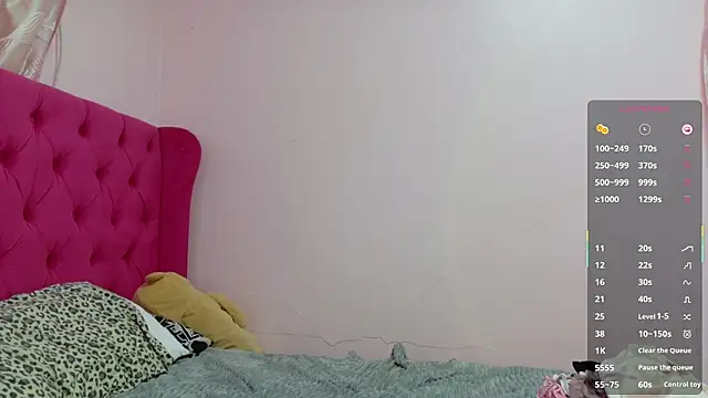 Snapshot of Serenaa_rabbit chatting on 10.14.25 Serenaa rabbit online show from 10.14.25