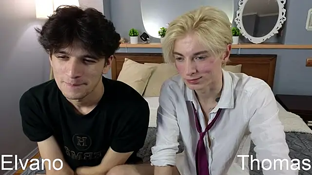 Snapshot of fiachand chatting on 10.22.25 fiachand online show from 10.22.25