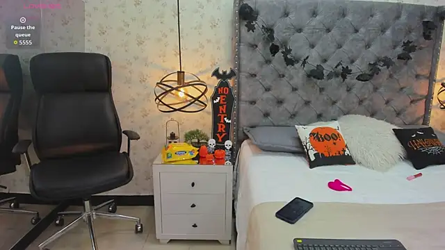 Aprilwatson online show from 10.20.25