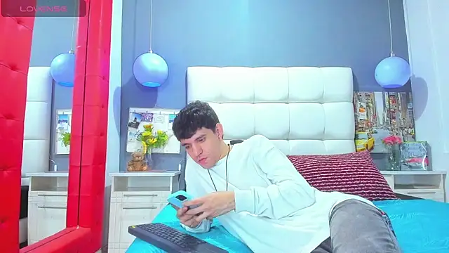 Matteo12  online show from 11.02.25