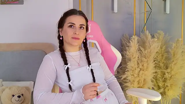 Snapshot of LanaElise chatting on 11.06.25 LanaElise online show from 11.06.25