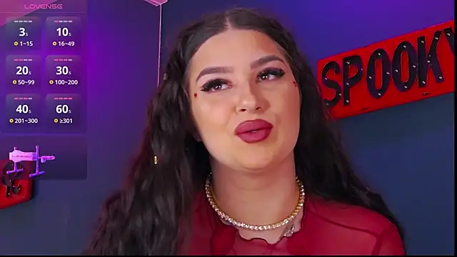 Snapshot of AdelynnReeds chatting on 10.31.25 AdelynnReeds online show from 10.31.25