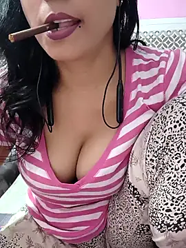 Snapshot of Divya_Bharti chatting on 09.11.25 Divya Bharti online show from 09.11.25