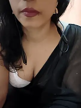 Snapshot of Divya_Bharti chatting on 11.08.25 Divya Bharti online show from 11.08.25