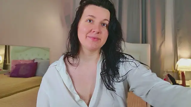 Snapshot of love_me__tonight_ chatting on 10.25.25 love me tonight online show from 10.25.25