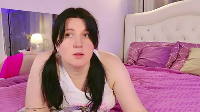 Snapshot of love_me__tonight_ chatting on 11.05.25 love me tonight online show from 11.05.25