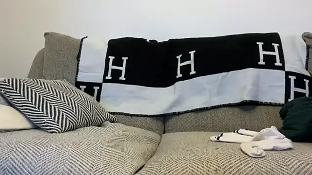 That English Rose  online show from 10.20.25