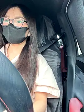 Linh 2004 online show from 09.25.25