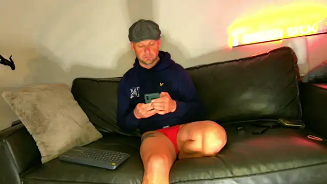 Snapshot of BRIANSILK77 chatting on 03.04.26 BRIANSILK77 online show from 03.04.26