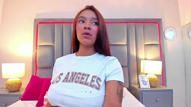 Snapshot of GabyMoreau chatting on 11.07.25 GabyMoreau online show from 11.07.25