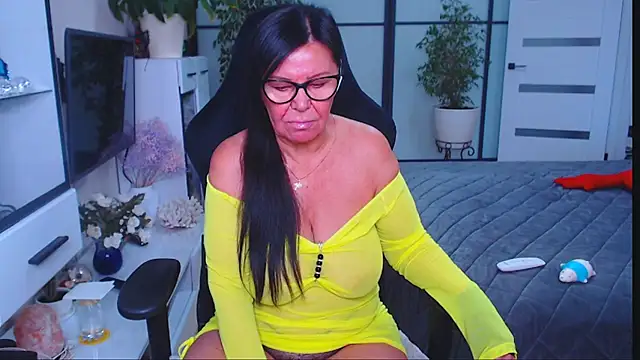 Snapshot of Anna_Blare chatting on 10.18.25 Anna Blare online show from 10.18.25