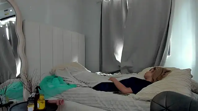 LUUVRRI 21 online show from 04.21.26