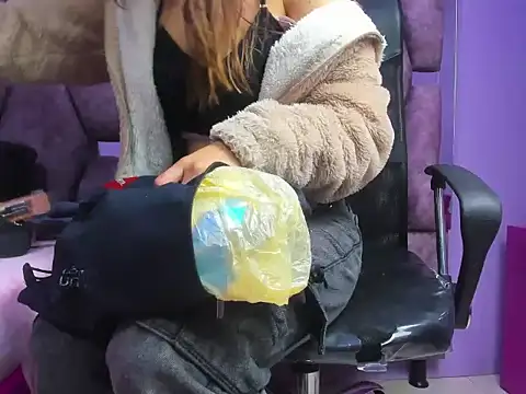 Snapshot of Emy_Latin chatting on 09.26.25 Emy Latin online show from 09.26.25