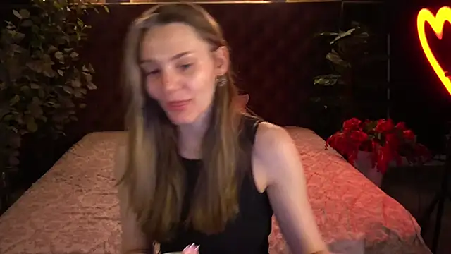 Snapshot of DiamondGoldie chatting on 06.08.26 DiamondGoldie online show from 06.08.26