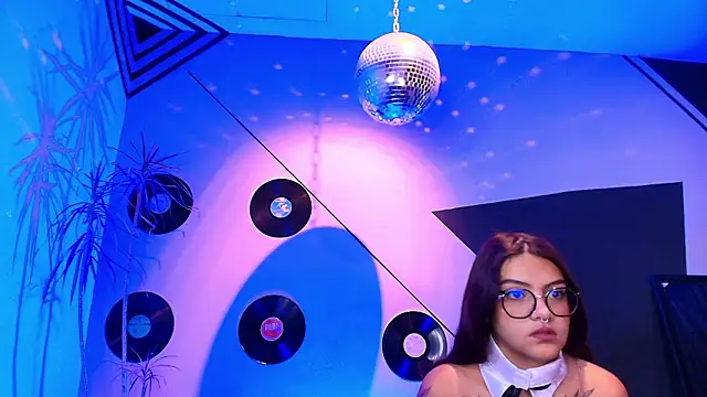 Snapshot of Lilith_and_Khloe chatting on 02.19.26 Lilith and Khloe online show from 02.19.26