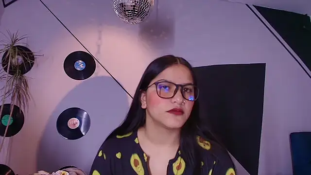 Snapshot of Lilith_and_Khloe chatting on 03.03.26 Lilith and Khloe online show from 03.03.26