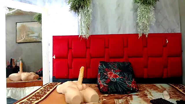 Snapshot of Leonora_Lujan chatting on 11.05.25 Leonora Lujan online show from 11.05.25