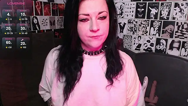 Snapshot of Kvopa chatting on 09.21.25 Kvopa online show from 09.21.25